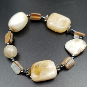 Mother of pearl gloss agate bracelet. B327